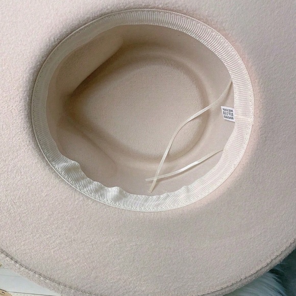 Classic Faux Pearl Gold Tone Chain Tassel Adjustable Fedora Hat - Picture 4 of 5